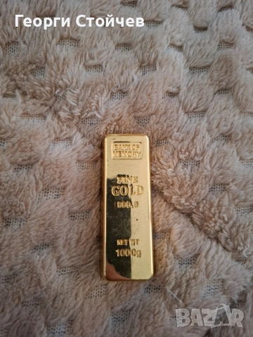 Продавам златно покритие за флаш устройство 4GB.