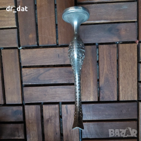 Ретро ваза от цинк с флорални мотиви, снимка 3 - Антикварни и старинни предмети - 54006420