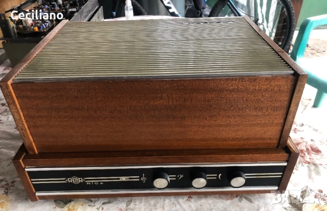 Стар грамофон Riga Akords