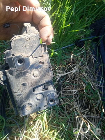 Предна лява брава Volkswagen New Beetle Coupe (01.1998 - 09.2010),, снимка 3 - Части - 53832578