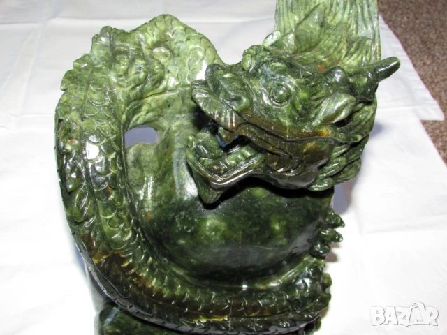 Китайски дракон от китайски нефрит. Тегло 9кг. 28х14х19см.