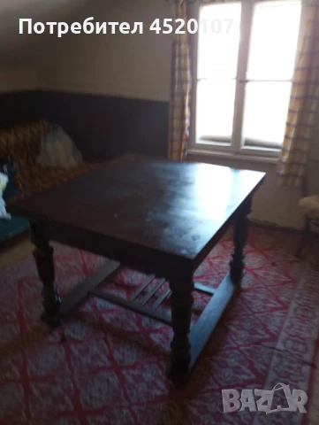 Масивна маса от дърво разтегателна. Размерите са 1.10м.,на 1,00 м на 0.78