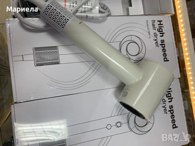 Професионален Сешоар с безчетков мотор / С термоконтрол и магнитна дюза, снимка 3 - Сешоари - 52140567