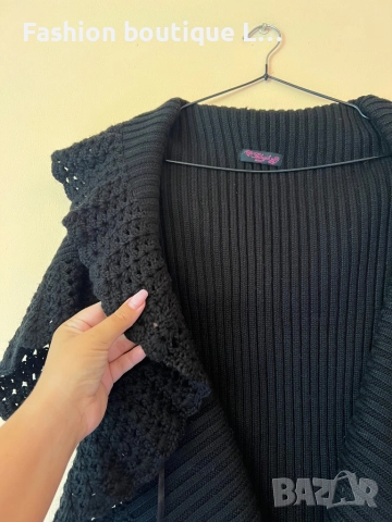Черна плетена жилетка с много красива плетка и яка с къдрички отпред се завързва 🖤, снимка 5 - Жилетки - 51579564
