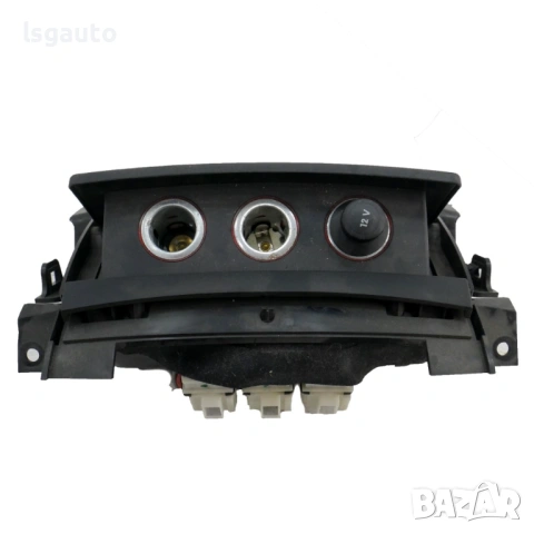 Гнезда 12V подлакътник AUDI  A8 (D4, 4H) 2010-2017 ID: 158588, снимка 2 - Части - 53870105