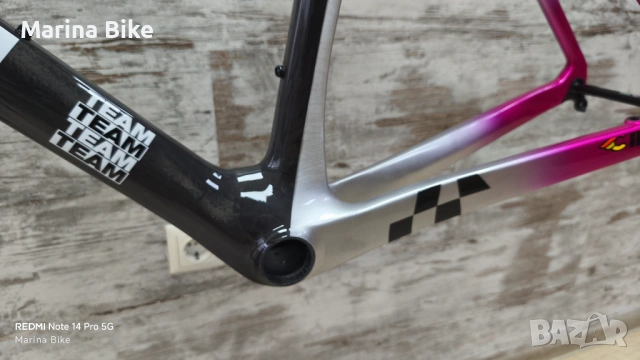 НОВА карбонова шосейна рамка Cinelli Pressure II Team Colpack Disc | L, снимка 18 - Части за велосипеди - 53369093
