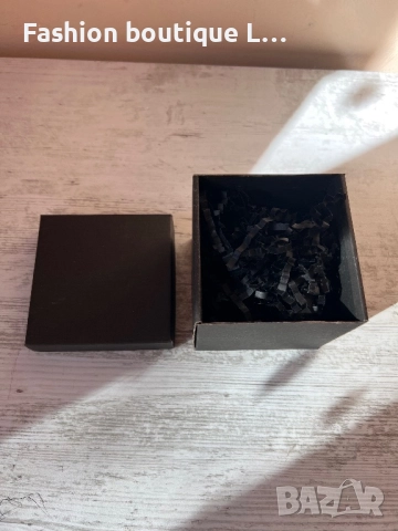 Черна кутия подходяща за подарък с черни хартии нарязани на Шредер за уплътнение 🖤, снимка 4 - Други - 52247660