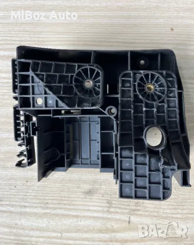 Основа за бушониера предпазители Фолксваген Голф 5 VW Golf , снимка 3 - Части - 50062930