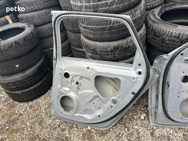 Продавам предна и задна врата за АудиA6 c7 десни., снимка 5 - Части - 52865253