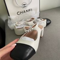 Бели обувки с перли на малък ток Шанел Chanel , снимка 3 - Дамски обувки на ток - 45782890