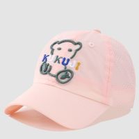Детска шапка с козирка, снимка 2 - Шапки, шалове и ръкавици - 45197543