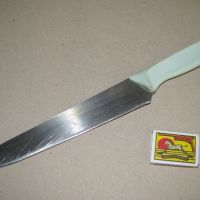 Кухненски нож голям 37 см широк пластмасова дръжка, запазен, снимка 2 - Прибори за хранене, готвене и сервиране - 45270520