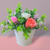 Букет от ароматни сапунени цветя в метална бяла кофичка , снимка 2 - Декорация за дома - 45658027