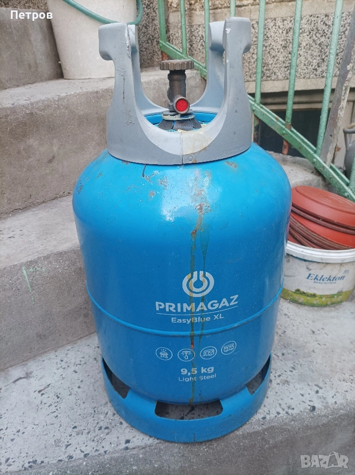 Олекотена газова бутилка , снимка 1