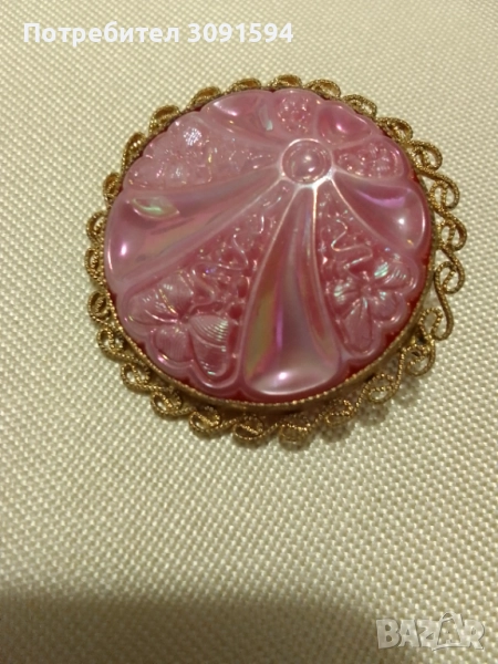 Стара брошка филигран позлата и розово стъкло размер диаметърът 3см, снимка 1