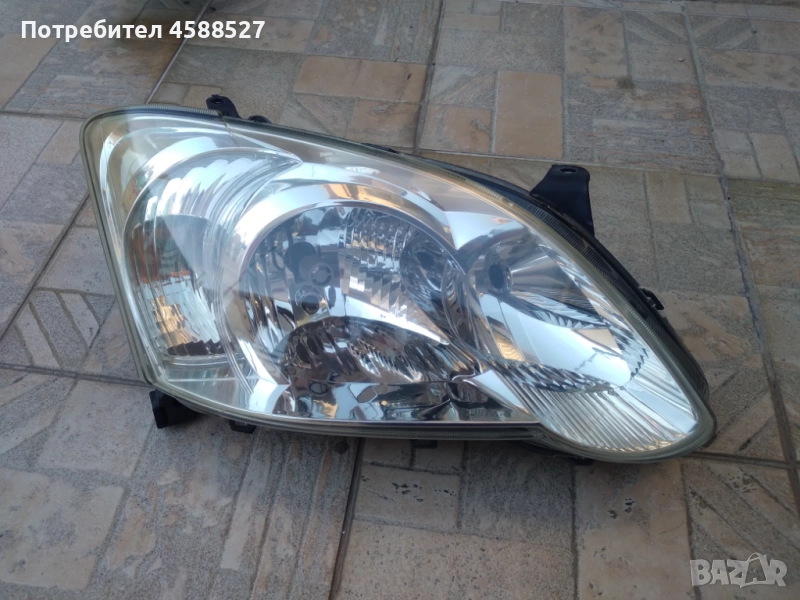 Десен фар за Тойота Корола Е12 хечбек фейслифт 2004-2007г, снимка 1