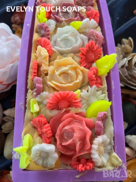 Градината Мажорел – арт сапун с флорална композиция , снимка 1