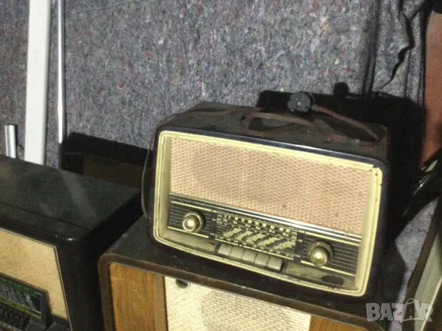 Стари радио апарати, снимка 3 - Антикварни и старинни предмети - 49729227