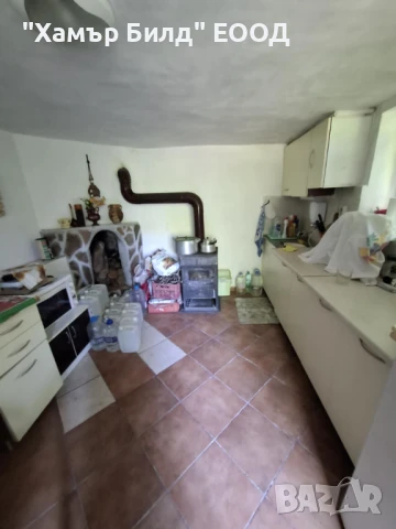 Продавам малка двуетажна къща в с.Ярославци, община Брезник, снимка 10 - Вили - 51104686