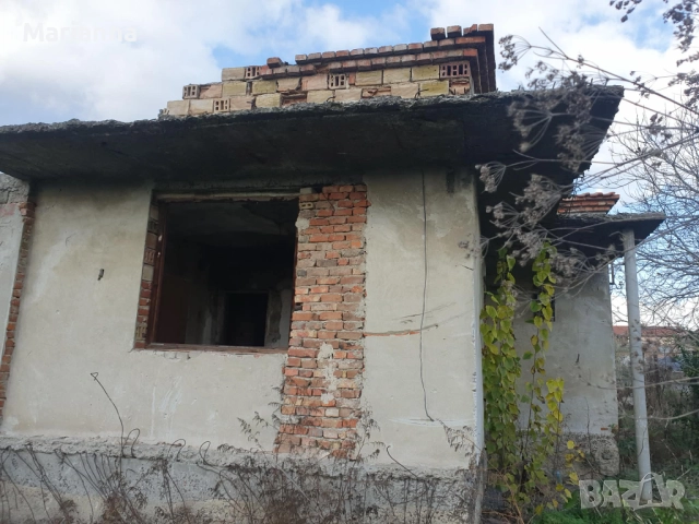 Къща с двор, снимка 2 - Къщи - 52665332