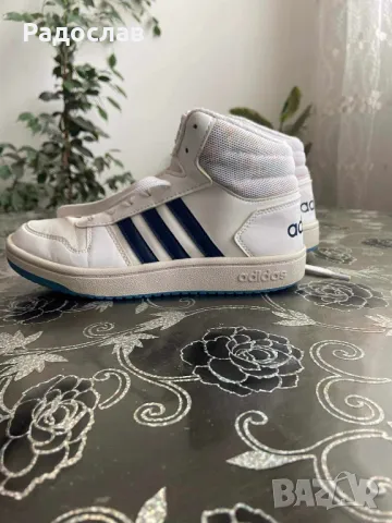 Оригинални дамски маратонки Adidas, снимка 2 - Кецове - 46993127