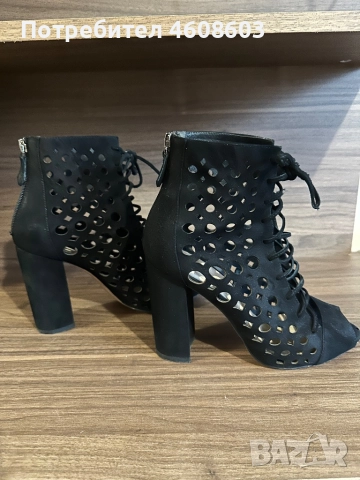 Велурени дамски обувки