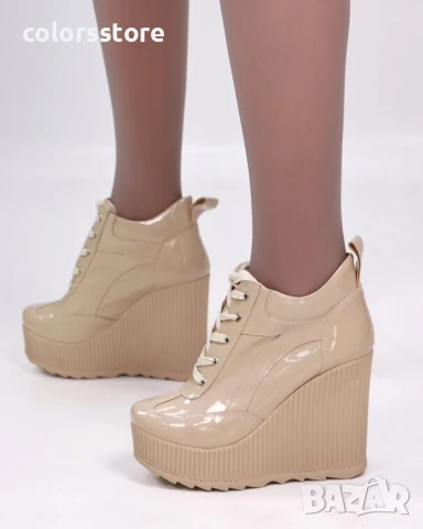 Кецове на платформа - бежов лак - NO4

