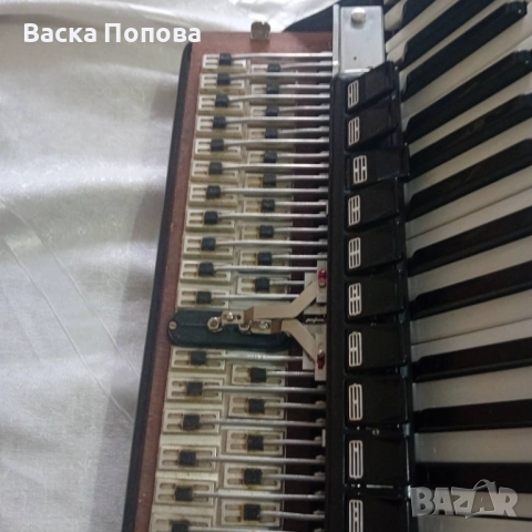 Акордеони Weltmeister Supita 2 бр..акустични,професионални,120 баса., снимка 5 - Акордеони - 52377603