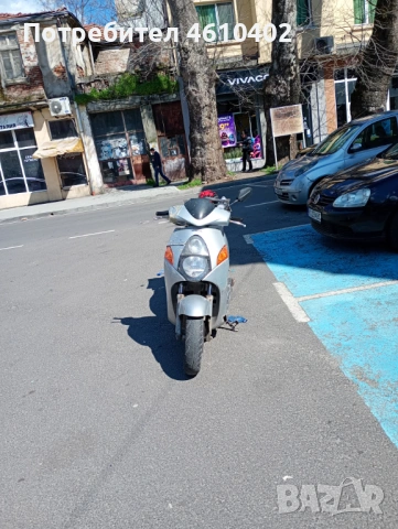 Продавам Мотоциклет Honda Nes 125 кубика,4 такта