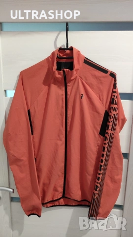 ДАМСКА ветровка М размер Peak Performance в отлично състояние