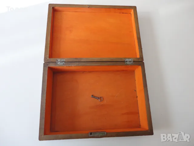 Старинна дървена кутия ковчеже с ключе дърворезба , снимка 4 - Антикварни и старинни предмети - 49633650