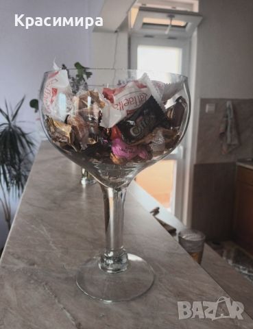 Голяма стъклена купа за бонбони