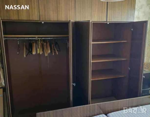 ПОДАРЯВАМ четирикрилен гардероб с надстройка в отлично състояние, снимка 2 - Гардероби - 52526155