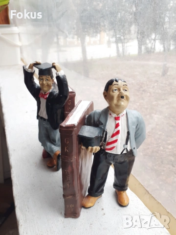 Стари гипсови подпори за книги Лоръл и Харди