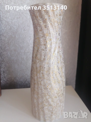 Пластмасова ваза ръчно украсена 21 см 