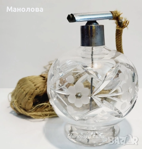 Голяма ръчно изрязана кристална стъклена бутилка за парфюм в стил Art deco с пулверизатор., снимка 2 - Други ценни предмети - 52450858