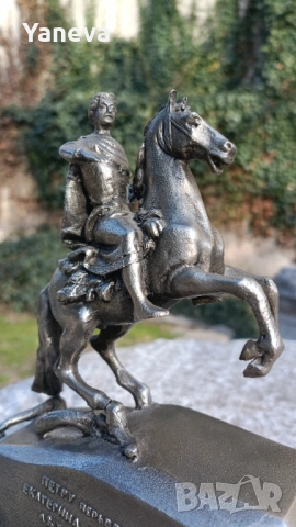 Руска скулптура "Медният конник“ , символ на Санкт Петербург.  