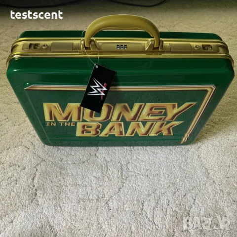 WWE Money In The Bank Briefcase куфар Brand New With Keys & Tags, снимка 6 - Фен артикули - 48671977