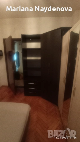 спалня с два гардероба и две секции 