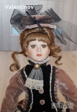 Порцеланова кукла със стойка , снимка 2 - Кукли - 45616559