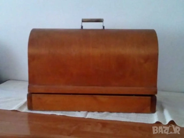 Основа и капак за шевна машина 