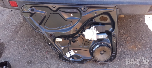 Заден ляв стъклоповдигач VW Passat B6