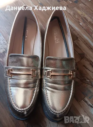 Златисти обувки нови 39 номер, снимка 2 - Дамски ежедневни обувки - 50372801