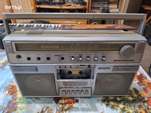 Касетофон Тошиба S802, снимка 2 - Радиокасетофони, транзистори - 49024143