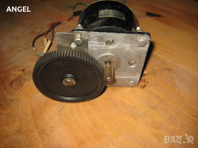 Стъпков електромотор, снимка 2 - Електродвигатели - 53726897