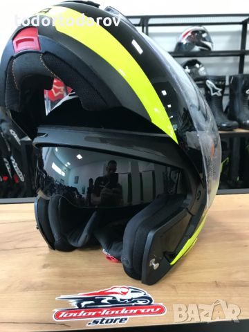 ТОП ЦЕНА Ттваряема Мото каска SCHUBERTH C4 LEGACY, XXL 65см, очила, снимка 3 - Аксесоари и консумативи - 46337258