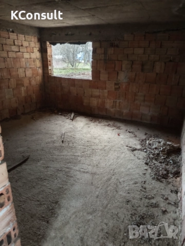 Продава се жилищна сграда с гараж в с. Габарево, община Павел баня, снимка 10 - Къщи - 52968240