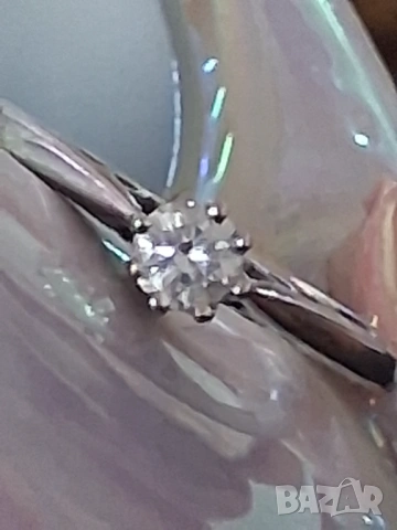 Продавам златен пръстен с брилянт, снимка 7 - Пръстени - 53692343