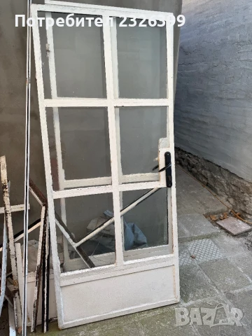 Метална врата със стъкло