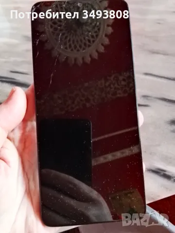 Смартфон Motorola E 22 -пукнат дисплей.